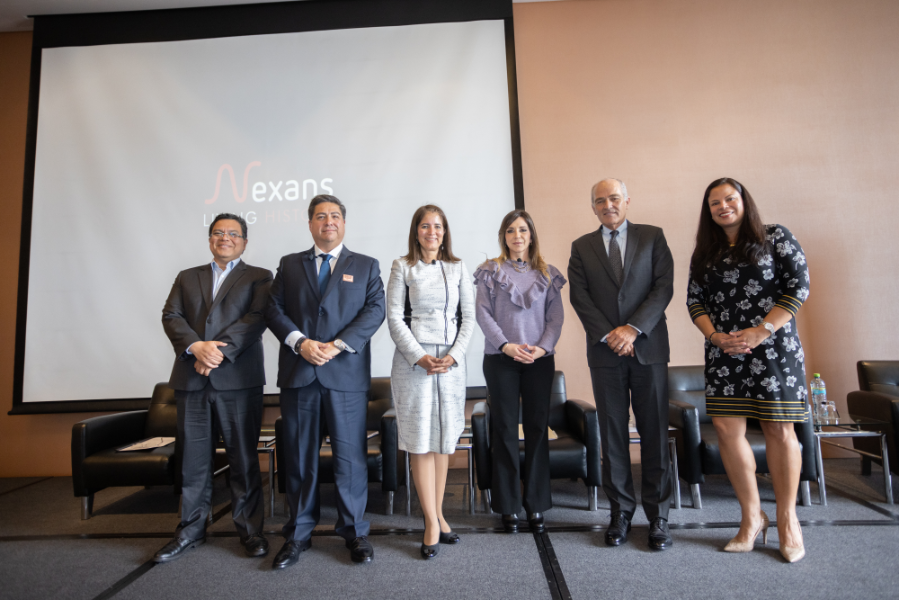 De izquiera a derecha: Victor Alburquerque, Álex García, Julia Torreblanca, Jimena de la Quintana, Roque Benavides y Beatriz de la Vega